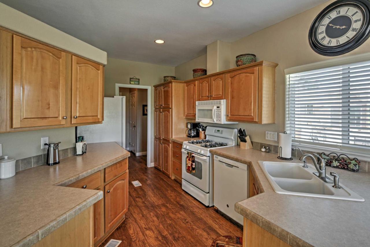 Rivers Edge Golf Condo With Beach Access And Patio! 니들즈 외부 사진